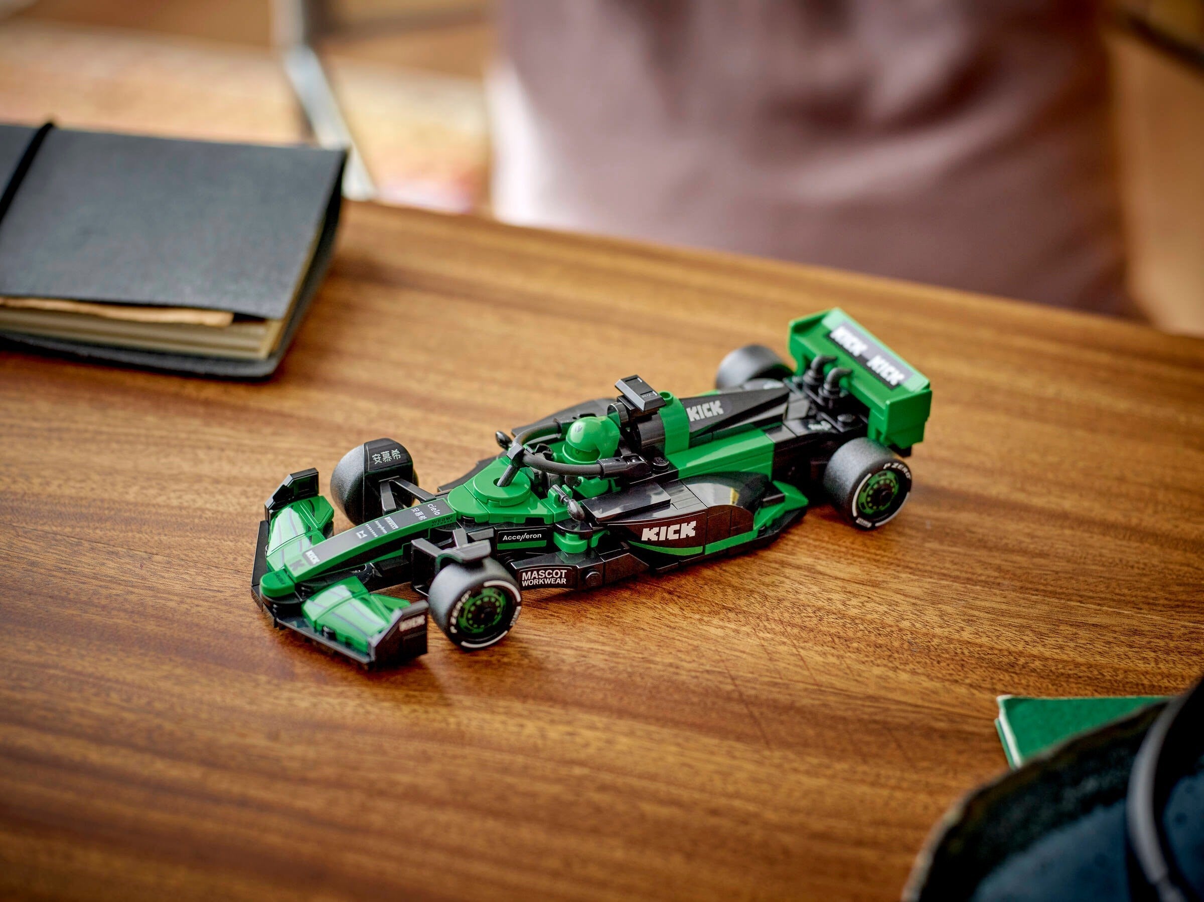 LEGO® Speed Champions Kick Sauber F1 Team C44 77247